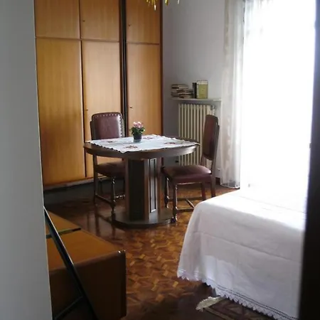 Bed and Breakfast La Casa Dei Pini à Malnate Extérieur photo