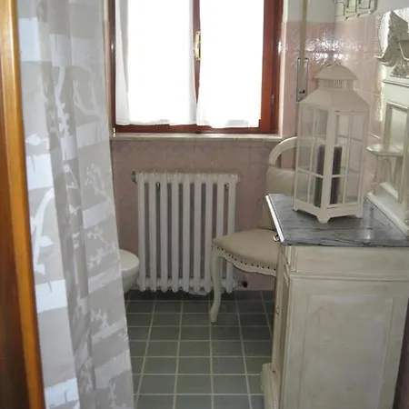 Bed and Breakfast La Casa Dei Pini à Malnate Extérieur photo