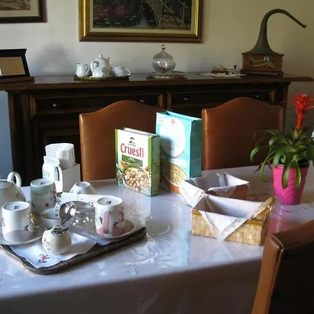 Bed and Breakfast La Casa Dei Pini à Malnate Extérieur photo