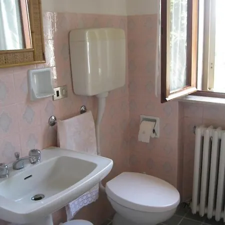 Bed and Breakfast La Casa Dei Pini à Malnate Extérieur photo