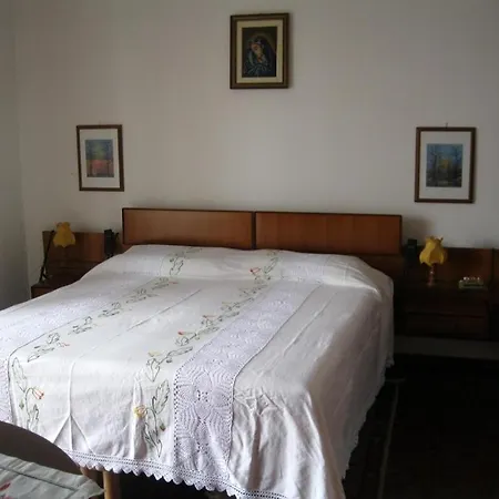 Bed and Breakfast La Casa Dei Pini à Malnate Extérieur photo